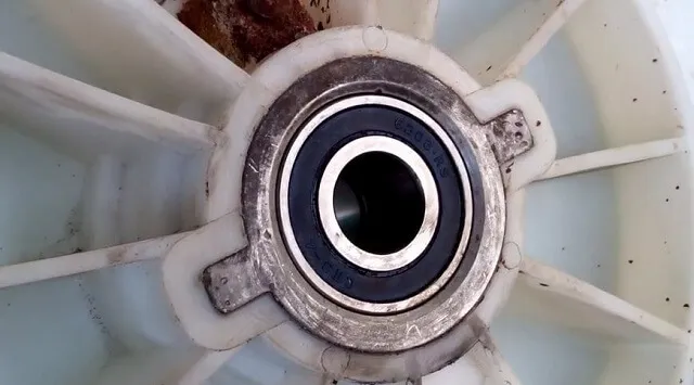ржавчина в узле подшипников стиральной машины