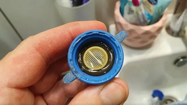 течёт вода из заливного шланга при наборе